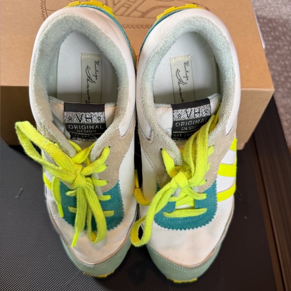 GUC Vintage Havana Women’s Size 7.5 Cosmic 5 Sneakers Neon Yellow and Green.
